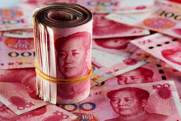 Une pile de billets en RMB en yuan chinois