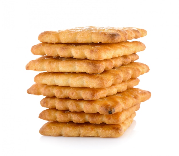 Pile de biscuits au beurre sur fond blanc