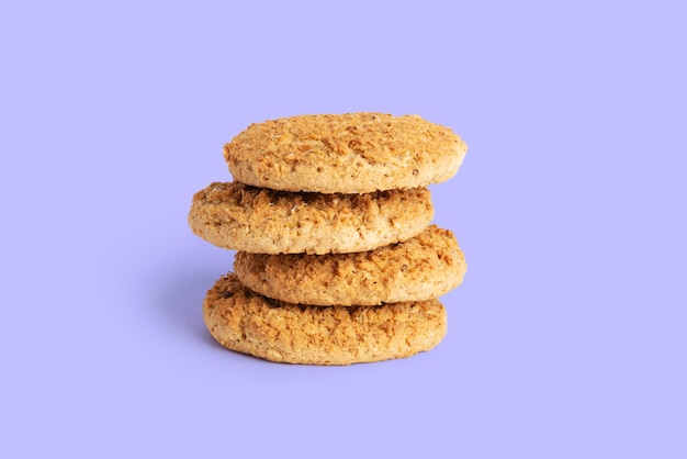 Pile de biscuits aux noisettes