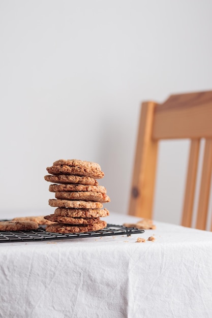 Pile de biscuits à l'avoine faits maison