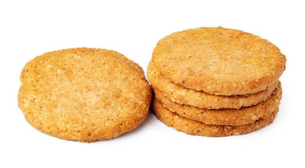 Pile de biscuits à l'avoine isolé sur blanc