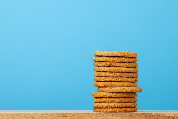 Photo pile de biscuits à l'avoine ronde