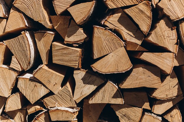 Pile de bois de chauffage se bouchent