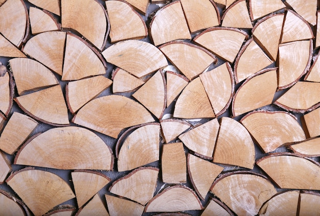 Pile de bois de chauffage. Tas de bois de chauffage triangle empilé