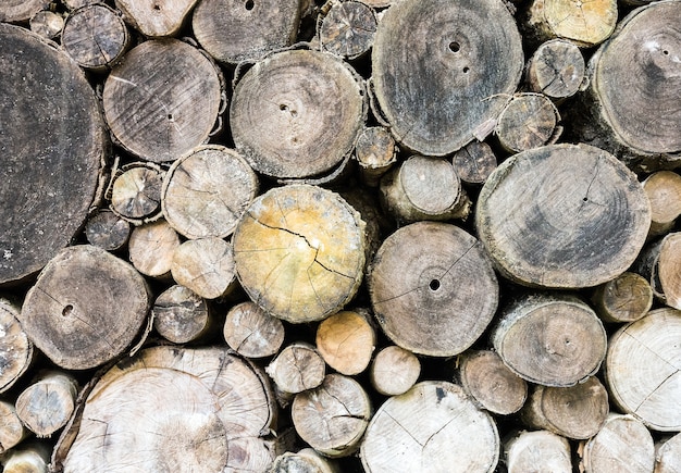 Pile de bois de chauffage