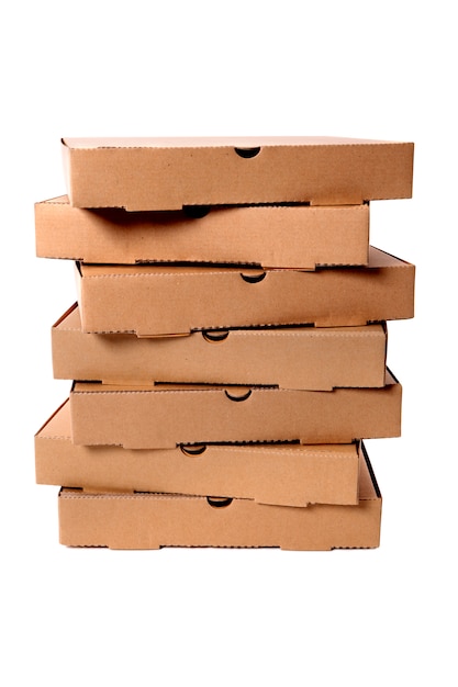 Pile de boîtes à pizza brunes