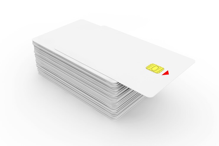 Photo pile de cartes téléphoniques blanches avec puce sur fond blanc