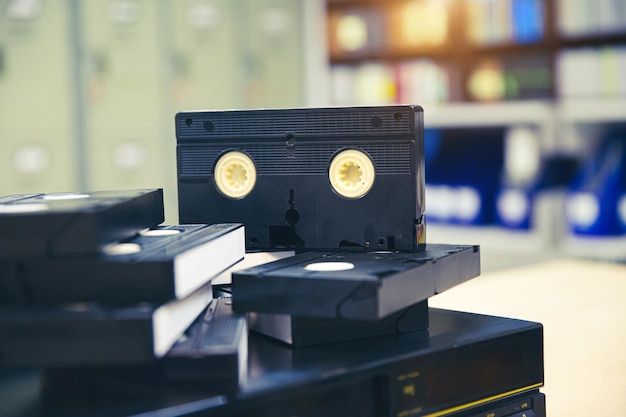 Pile de cassette vidéo VHS avec lecture vidéo