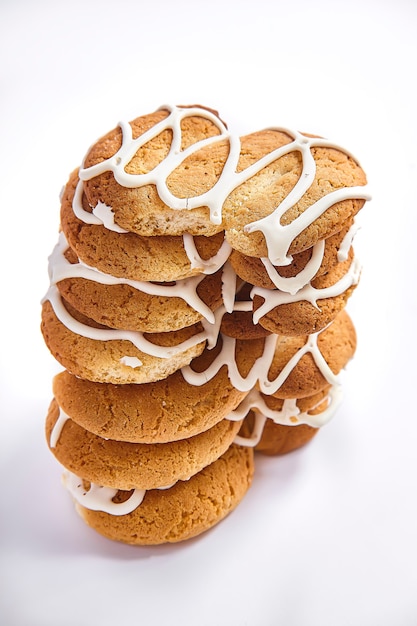 Photo pile de cookies sur fond blanc, image prise en studio shoot