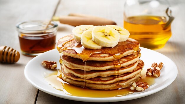 Une pile de crêpes à l'avoine et à la banane