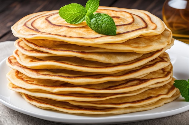 une pile de crêpes très minces traditionnelles pour la semaine des crêpes russes