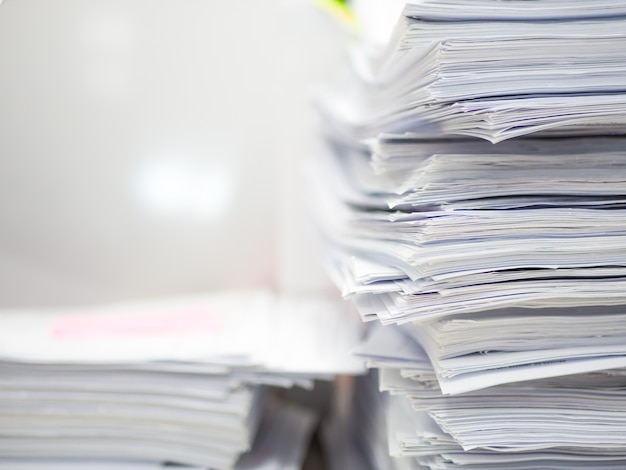 Pile de document sur la table