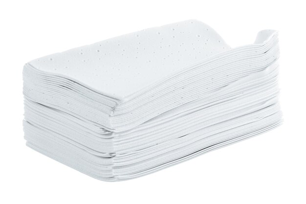 Pile de feuilles de détergent à lessive sans liquide et sans poudre blanches isolées sur fond blanc