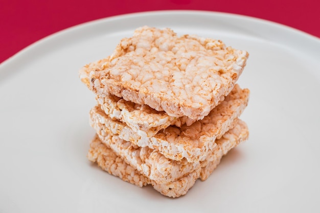 Une pile de galettes de riz