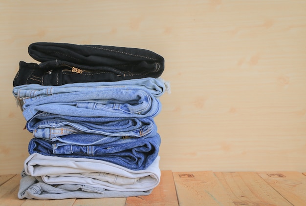 Photo pile de jeans