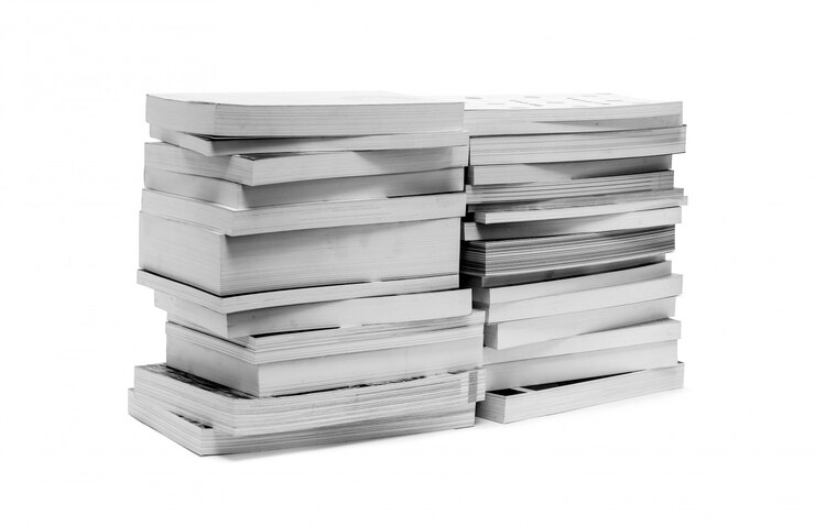 Photo pile de livre isolé sur blanc