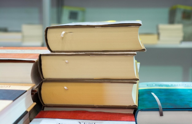 Pile de livres comme concept d'éducation et d'entreprise