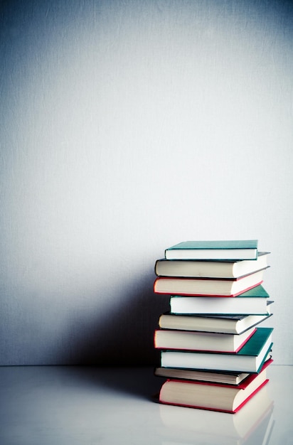 Pile de livres sur une table