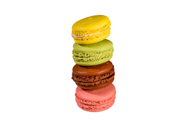 Pile des macarons français isolé sur fond blanc