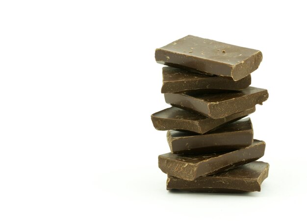 Pile de morceaux de chocolat noir