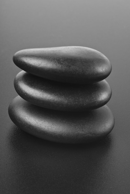 Pile de pierres zen équilibrées