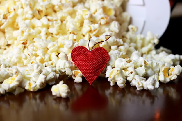 Pile de pop-corn en forme de coeur