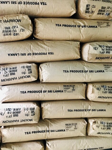 Photo une pile de sacs de thé.