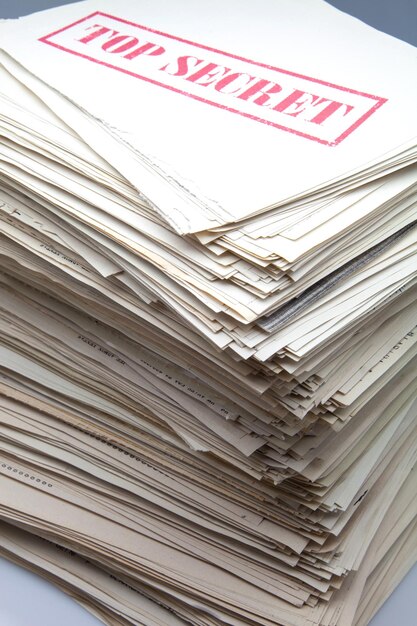 Photo une pile de texte sur papier