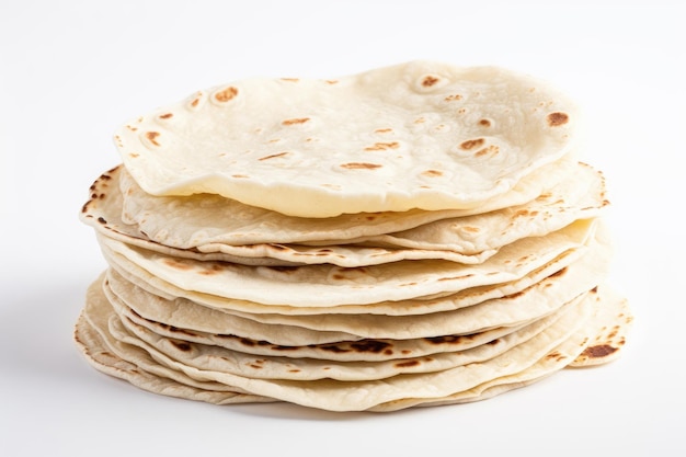 Pile de tortillas sur fond blanc