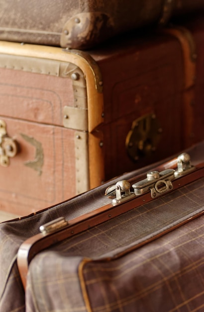 Pile de vieilles valises