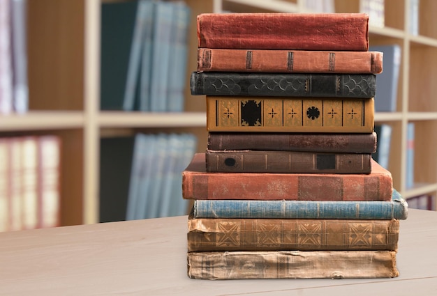 pile de vieux livres, espace de copie pour votre texte