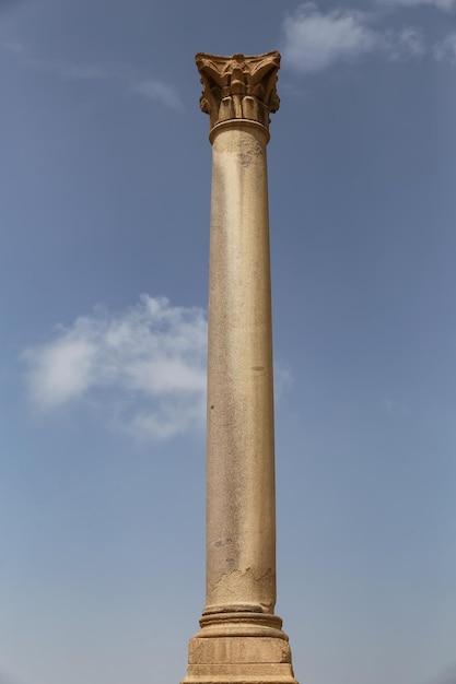 Photo pilier de pompée à alexandrie egypte