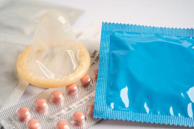 Pilules contraceptives et préservatif contraception santé et médecine