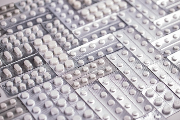 Pilules de médecine emballées dans des ampoules