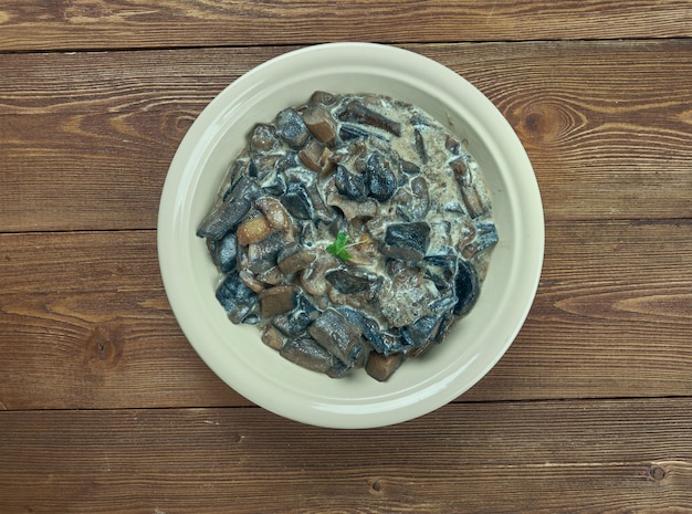 Pilzgeschnetzeltes - Tranches de champignons frits à la crème.Plat allemand