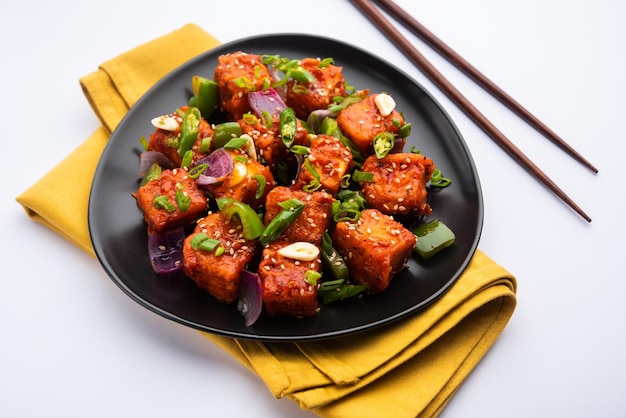 Le piment paneer sec est fabriqué à partir de fromage cottage, de la nourriture chinoise indo