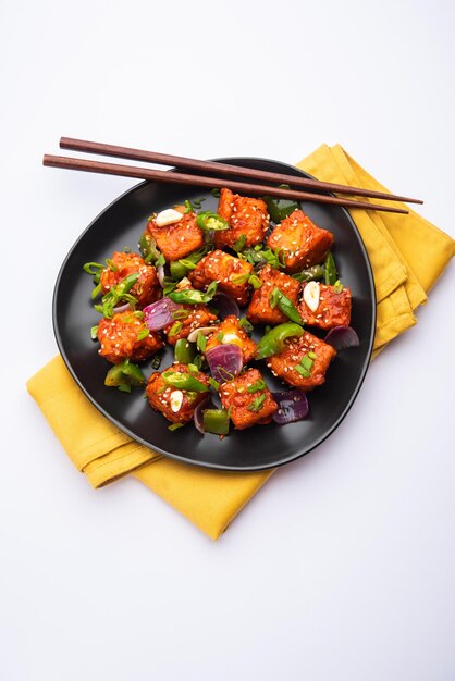 Le piment paneer sec est fabriqué à partir de fromage cottage, de la nourriture chinoise indo