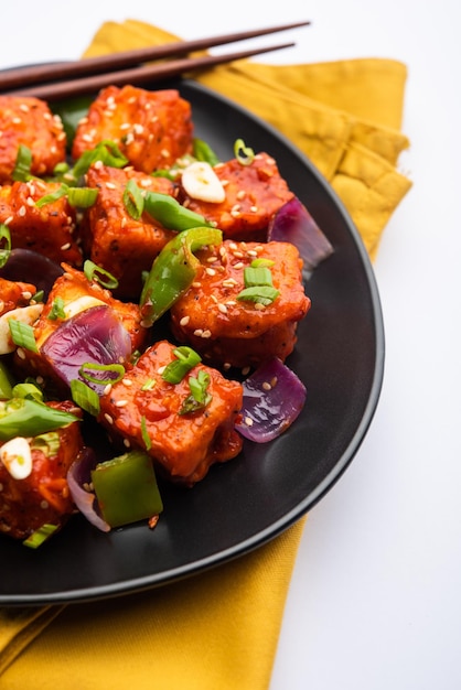 Le piment paneer sec est fabriqué à partir de fromage cottage, de la nourriture chinoise indo