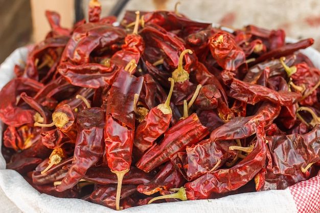 Piment rouge chaud sur le marché à Jérusalem, Israël