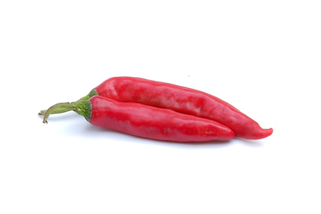 Piment rouge isolé sur fond blanc