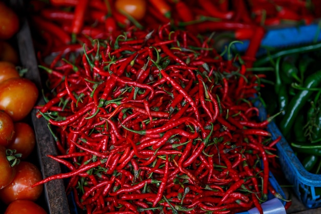 Piment rouge sur un marché asiatique