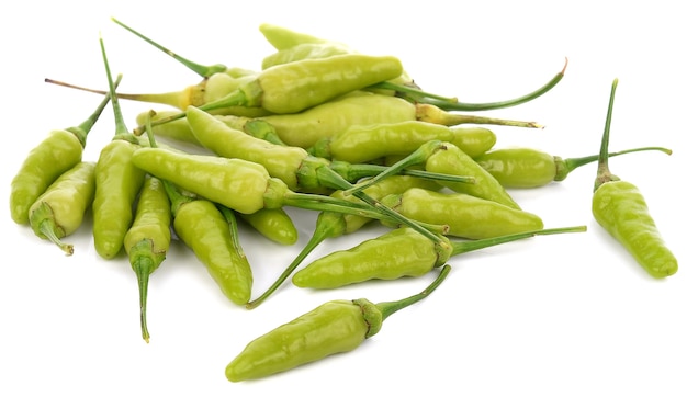 Piments isolés sur fond blanc