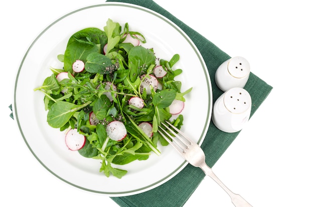 Épinards, roquette, radis et graines de chia. Photo Studio