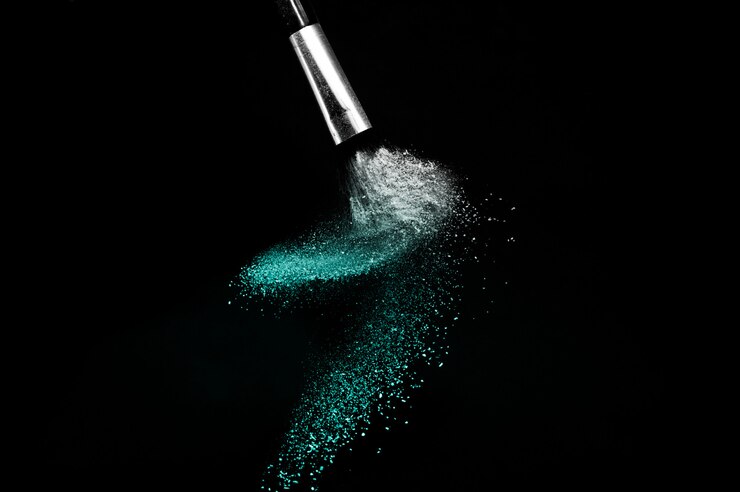 Photo pinceau cosmétique avec épandage de poudre cosmétique deep ocean