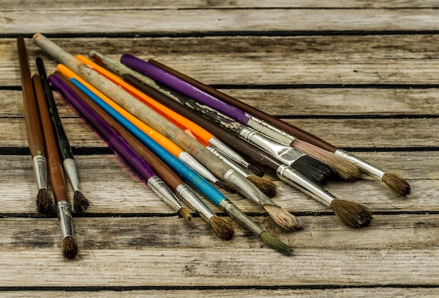 pinceaux de différentes couleurs