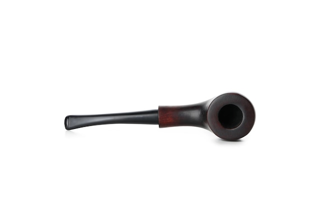 Pipe classique isolé sur fond blanc