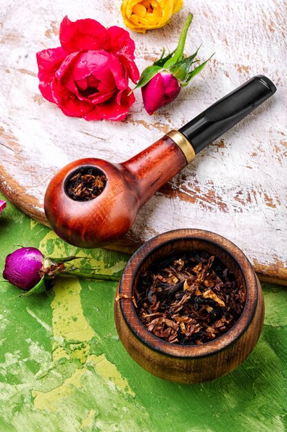 Pipe à fumer et tabac à fleurs