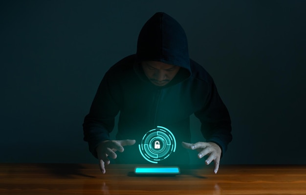 Les pirates espionnent les téléphones portables Concept de système de sécurité de l'information sur le réseau Internet.
