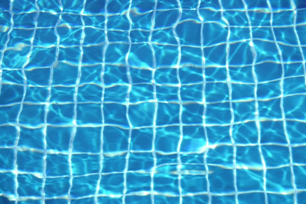 Piscine bleue, fond d&#39;eau de surface dans la piscine