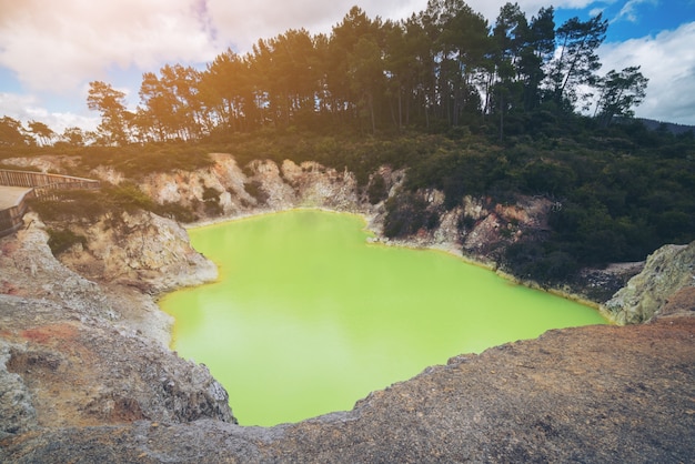 Piscine de la grotte du diable à Wai-O-Tapu, Rotorua.